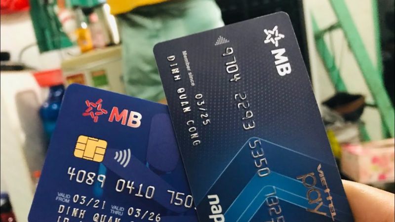 Có loại thẻ nào ở MB Bank rút tiền không cần mất phí không?